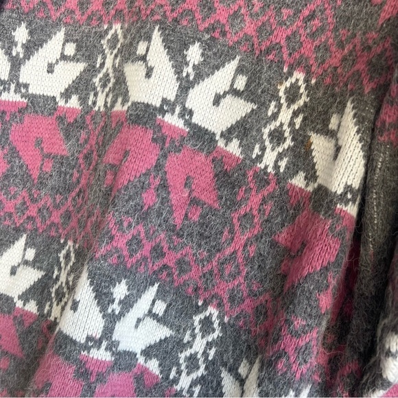 Vintage Needles and Yarn Size M Fair Island  Gray Pink Pull Over Sweater - Picture 3 of 5